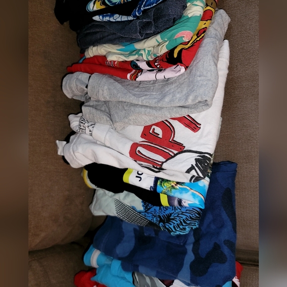 Bundle of boys clothing, size 5 long and short sleeve tops 26pc - Picture 3 of 8